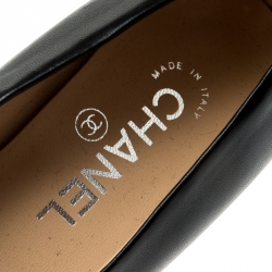 Pre Owned Chanel Black Leather CC Patent Cap Toe Pumps Size 37.5