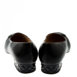 Pre Owned Chanel Black Leather CC Patent Cap Toe Pumps Size 37.5