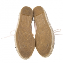 مملوكة مسبقًا حذاء رياضي شانيل مقدمة سوداء CC اسبادريل جلد بيج و كانفاس أسود مقاس 38