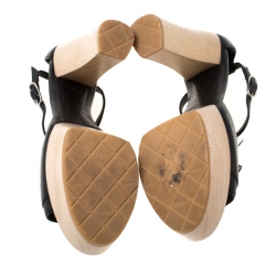 Pre Owned صندل شانيل نعل سميك سيور T شعار CC جلد أسود مقاس 38.5