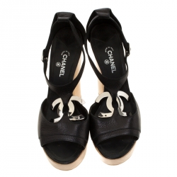 Pre Owned صندل شانيل نعل سميك سيور T شعار CC جلد أسود مقاس 38.5