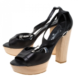 Pre Owned صندل شانيل نعل سميك سيور T شعار CC جلد أسود مقاس 38.5