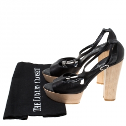 Pre Owned صندل شانيل نعل سميك سيور T شعار CC جلد أسود مقاس 38.5