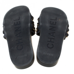 Pre Owned صندل سلايد شانيل قماش أزرق بسلسلة مزينة مارين سليب أون مقاس 40