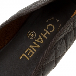 مملوكة مسبقًا حذاء فلات باليه شانيل فيونكة غطاء مقدمة CC جلد مبطن أسود/رمادي غامق مقاس 39