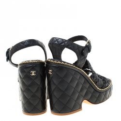 مملوكة مسبقًا Chanel Black Quilted Leather Wedge Platform Sandals Size 38