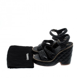 مملوكة مسبقًا Chanel Black Quilted Leather Wedge Platform Sandals Size 38