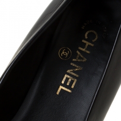 مملوكة مسبقًا Chanel Black/Gold Camelia Cap Toe Leather Quilted Heel Pumps Size 39.5