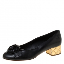 مملوكة مسبقًا Chanel Black/Gold Camelia Cap Toe Leather Quilted Heel Pumps Size 39.5