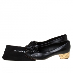 مملوكة مسبقًا Chanel Black/Gold Camelia Cap Toe Leather Quilted Heel Pumps Size 39.5