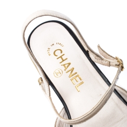 Pre Owned صندل شانيل جلد أبيض أوف وايت/أسود مقدمة CC بحزام للكاحل مقاس 38