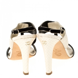 مملوكة مسبقًا صندل شانيل سير مزدوج فتحة كعب جلد ثعبان كريمي و سويدي أسود مقاس 36