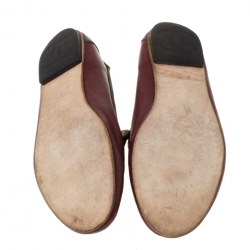 مملوكة مسبقًا حذاء لوفرز شانيل CC سليب أون جلد عنابي مقاس 36