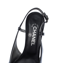 Pre Owned صندل شانيل مقدمة سوداء فتحة كعب جلد لامع أسود مقاس 41