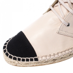 Pre Owned Chanel Light Pink/Black Leather and Canvas Cap Toe CC Espadrille Sneakers Size 41