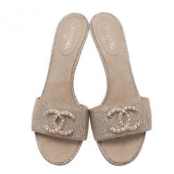 Pre Owned Chanel Gold Leather Pearl CC Slides Size 38.5