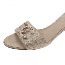 Pre Owned Chanel Gold Leather Pearl CC Slides Size 38.5