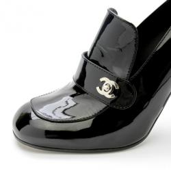 مملوكة مسبقًا Chanel Black Patent Moccasin Loafer Pumps Size 41