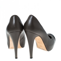 مملوكة مسبقًا Chanel Olive Green And Black Leather CC Cap Toe Platform Pumps Size 37.5