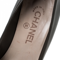 مملوكة مسبقًا Chanel Olive Green And Black Leather CC Cap Toe Platform Pumps Size 37.5