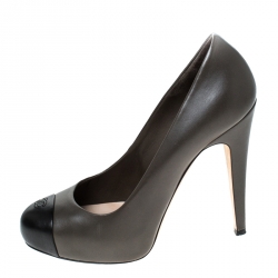 مملوكة مسبقًا Chanel Olive Green And Black Leather CC Cap Toe Platform Pumps Size 37.5