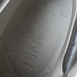 Pre Owned حذاء رياضي شانيل مرتفع من أعلى أربطة مطاط أبيض وجلد فضي ميتالك مقاس 40