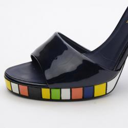 مملوكة مسبقًا Chanel Teal Pearlized Patent Calf Sandals With Multicolor Laquered Platform Heels Size 37