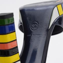 مملوكة مسبقًا Chanel Teal Pearlized Patent Calf Sandals With Multicolor Laquered Platform Heels Size 37