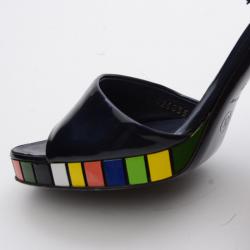 مملوكة مسبقًا Chanel Teal Pearlized Patent Calf Sandals With Multicolor Laquered Platform Heels Size 37