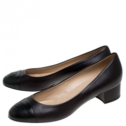 Pre Owned Chanel Brown/Black Leather CC Cap Toe Pumps Size 40