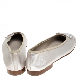مملوكة مسبقًا Chanel Silver Leather CC Cap Toe Ballet Flats Size 39.5