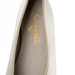 مملوكة مسبقًا Chanel Silver Leather CC Cap Toe Ballet Flats Size 39.5