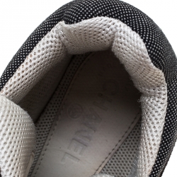 Pre Owned حذاء رياضي شانيل مرتفع من أعلى أربطة قماش وجلد أزرق مقاس 40