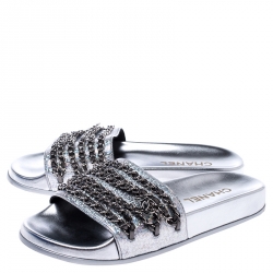 Pre Owned Chanel Metallic Silver Glitter Finish Leather Tropiconic Chain Detail Slide Sandals Size 38