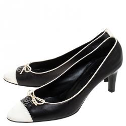 مملوكة مسبقًا حذاء كعب عالي شانيل غطاء مقدمة CC جلد أبيض/اسود مقاس 38