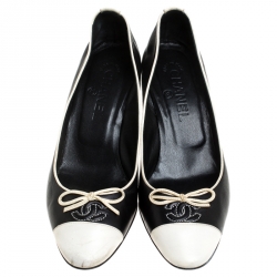 مملوكة مسبقًا حذاء كعب عالي شانيل غطاء مقدمة CC جلد أبيض/اسود مقاس 38