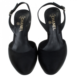 مملوكة مسبقًا Chanel Black Canvas And Leather CC Slingback Sandals Size 39.5