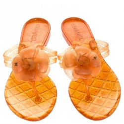 مملوكة مسبقًا صندل فلات إصبع شانيل مزخرف وردة كاميليا جيلي غليتر برتقالي مقاس 39