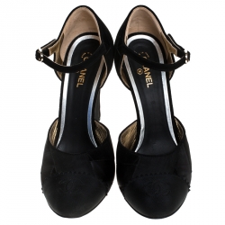 مملوكة مسبقًا صندل شانيل سير كاحل غطاء مقدمة CC جلد سويدي وساتان أسود مقاس 38.5