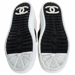 Pre Owned حذاء رياضي شانيل سليب أون سويدي وتويد أبيض/ أسود مقاس 38.5