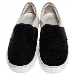 Pre Owned حذاء رياضي شانيل سليب أون سويدي وتويد أبيض/ أسود مقاس 38.5