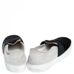 Pre Owned حذاء رياضي شانيل سليب أون سويدي وتويد أبيض/ أسود مقاس 38.5