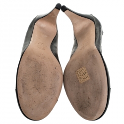 Pre Owned حذاء كعب عالي شانيل مجعد غطاء مقدمة CC جلد أسود مقاس 41.5