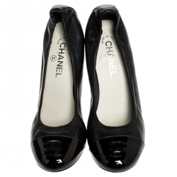 Pre Owned حذاء كعب عالي شانيل مجعد غطاء مقدمة CC جلد أسود مقاس 41.5