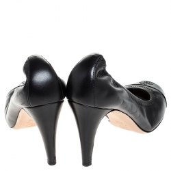 Pre Owned حذاء كعب عالي شانيل مجعد غطاء مقدمة CC جلد أسود مقاس 41.5