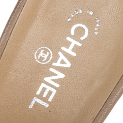 مملوكة مسبقًا Chanel Beige/Black Leather Cap Toe Mules Size 40