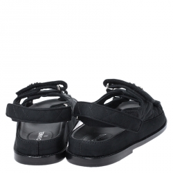 مملوكة مسبقًا صندل شانيل فلات فلكرو CC جلد مبطن بيج مقاس 36.5