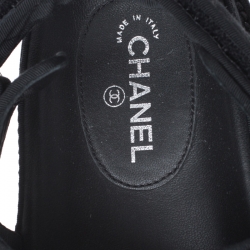 مملوكة مسبقًا صندل شانيل فلات فلكرو CC جلد مبطن بيج مقاس 36.5