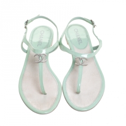 Pre Owned صندل شانيل فلات بإصبع CC جلد لامع أخضر مينت فاتح مقاس 39.5