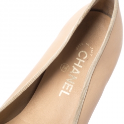 مملوكة مسبقًا Chanel Beige/Black Leather Cap Toe Bow Ballet Flats Size 42